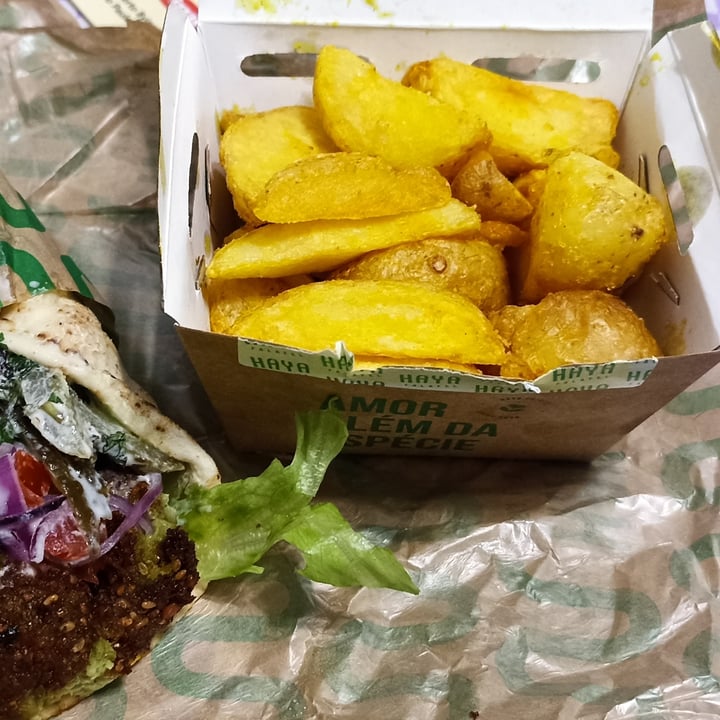 photo of Haya Falafel combo falafel com batata shared by @thevegway on  08 Jan 2023 - review