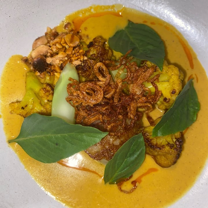 photo of Cuisine Wat Damnak Phnom Penh coconut and cauliflower cake amd curry emulsion shared by @janscaz on  20 Jun 2023 - review