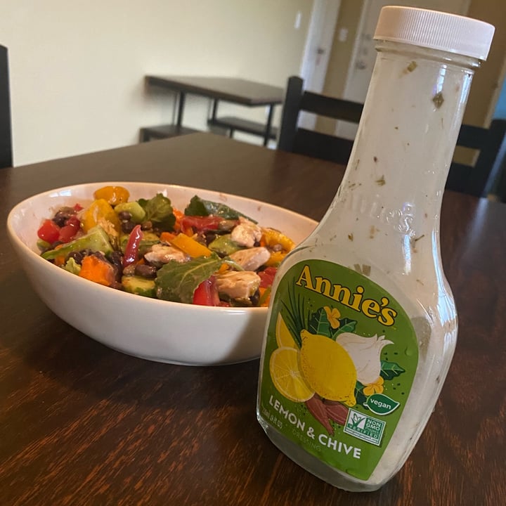 photo of Annie’s Annie’s Lemon & Chive Dressing shared by @awnuh on  21 Mar 2023 - review