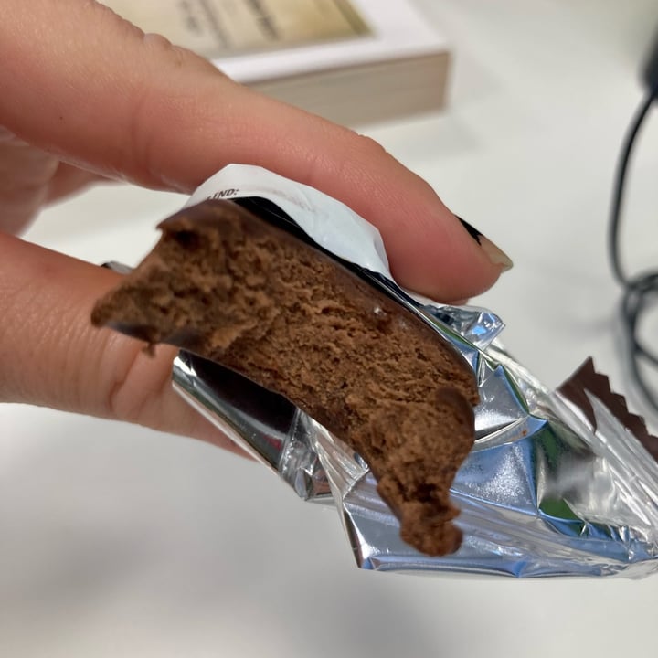 photo of Foodspring protein bar chocolate almond shared by @asiayportia on  19 Apr 2023 - review