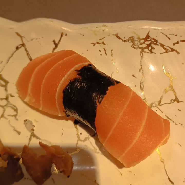photo of Domò Sushi Nigiri salmone vegano shared by @fajonii on  18 Jun 2023 - review