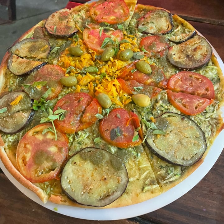 photo of Salvador Surf Hostel pizza vegana de berenjena y tomate shared by @eugevegan on  27 Jan 2023 - review