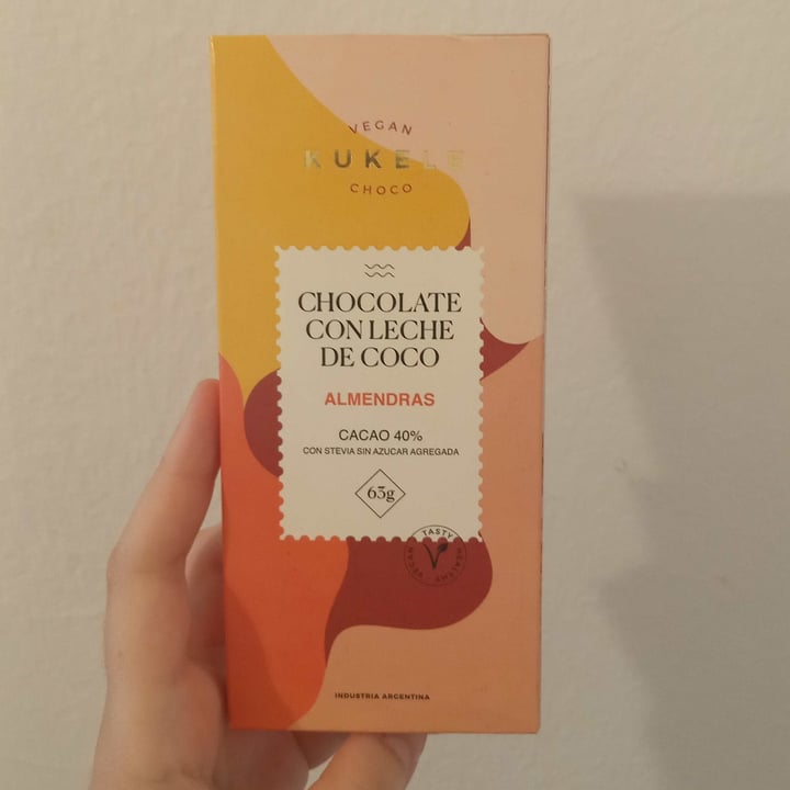 photo of Kukele Vegan Choco Chocolate Con Leche De Coco Y Almendras shared by @julisvegan on  30 Dec 2022 - review