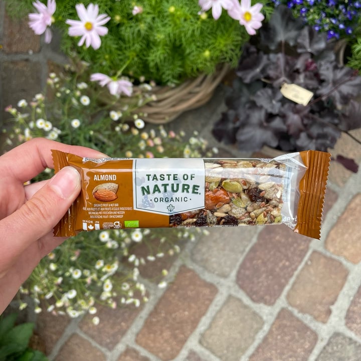 photo of Taste of Nature Almond bar shared by @claudiad on  26 Jul 2023 - review