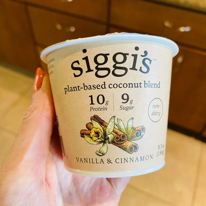 photo of siggi’s Siggis Vanilla & Cinnamon Coconut Yogurt shared by @beckyyy on  31 Jan 2023 - review
