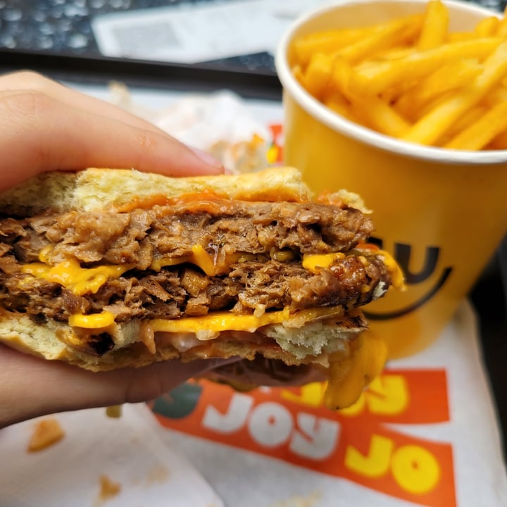 photo of Joy Burger Palermo Joy Cheeseburger shared by @sofiagavranic on  10 Jun 2023 - review