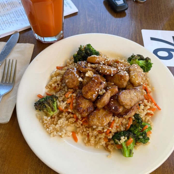photo of Lotus Cafe & Juice Bar Vegan Orange Chicken shared by @cleverjellyfish92 on  06 Jun 2023 - review