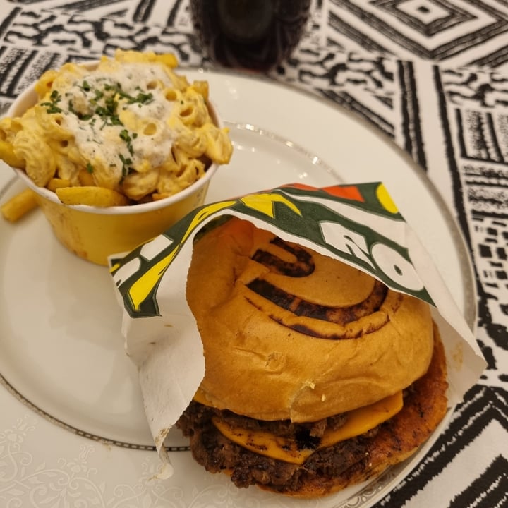 photo of JOY burgers Papas Fritas Con Mac & Cheese shared by @lachula on  07 Apr 2023 - review