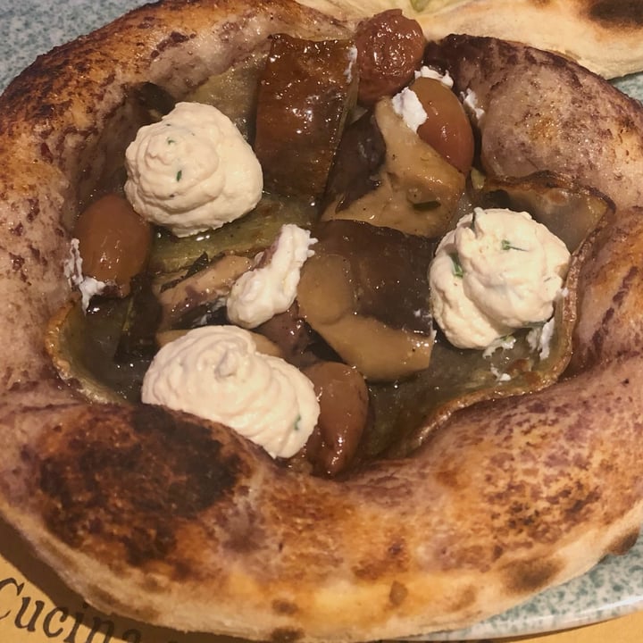 photo of Il Rovescio Pizza Alba shared by @auroratufaro on  05 Jan 2023 - review