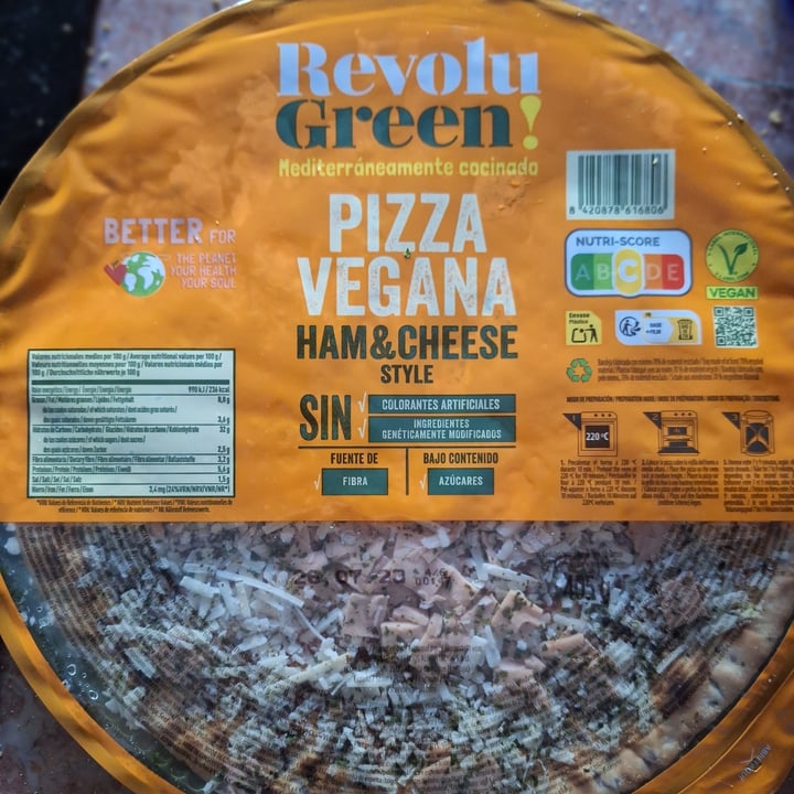 photo of Revolu Green Pizza Vegana Ham & cheese style shared by @jackthor23 on  27 Jul 2023 - review