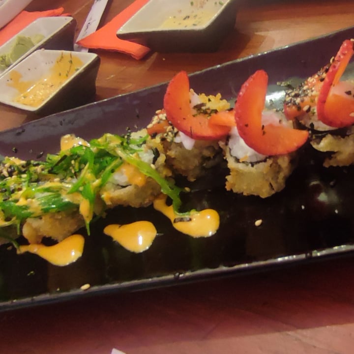 photo of Legumi Sushi Vegan hot holl shared by @brumpaloma on  20 Feb 2023 - review