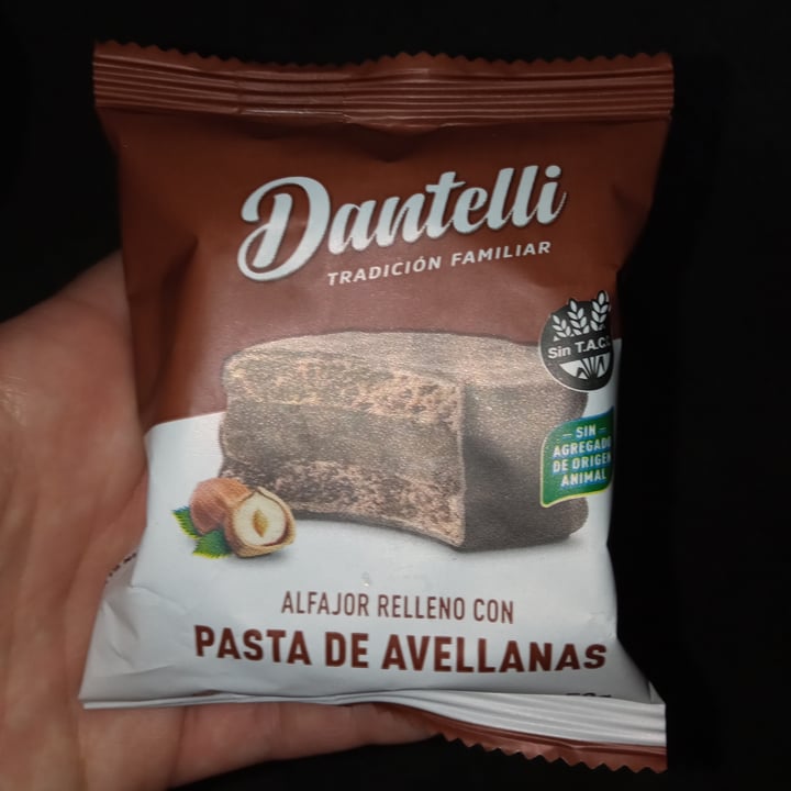 photo of dantelli Alfajor de chocolate relleno con pasta de Avellanas shared by @nazamartinez on  22 Dec 2022 - review