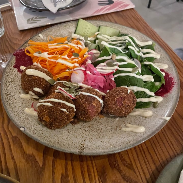 photo of Sanook Somerset Beetroot Falafel Buddha Bowl shared by @thehumblechickpea on  28 Jun 2023 - review