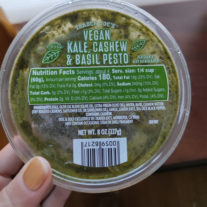 photo of Trader Joe's Vegan Kale, Cashew & Basil Pesto shared by @littleredmushroom on  17 Apr 2023 - review
