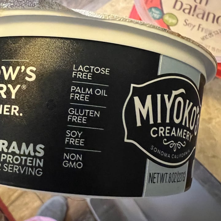 photo of Miyoko's Creamery Cashew Milk Cream Cheese shared by @allycat38 on  17 Jun 2023 - review