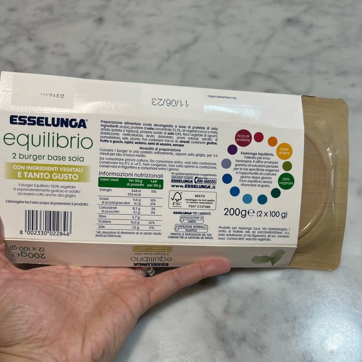 photo of Esselunga equilibrio burger Vegetali A Base Di Soia shared by @katezili8 on  21 Jun 2023 - review
