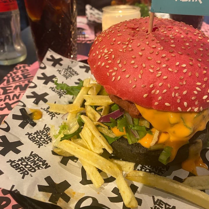 photo of Vegan Junk Food Bar Vegan Burger shared by @ilariaaiello on  16 Jan 2023 - review