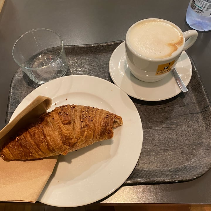 photo of Bottega Portici - 2 Torri Croissant vegano farro e quinoa shared by @kesidb on  08 Jun 2023 - review