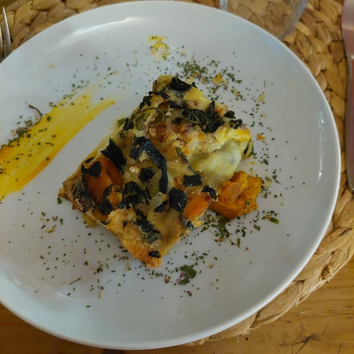photo of Samsara e Volta Rossa Lasagne di cavolo nero, zucca e noci shared by @bibiabc on  25 Jan 2023 - review