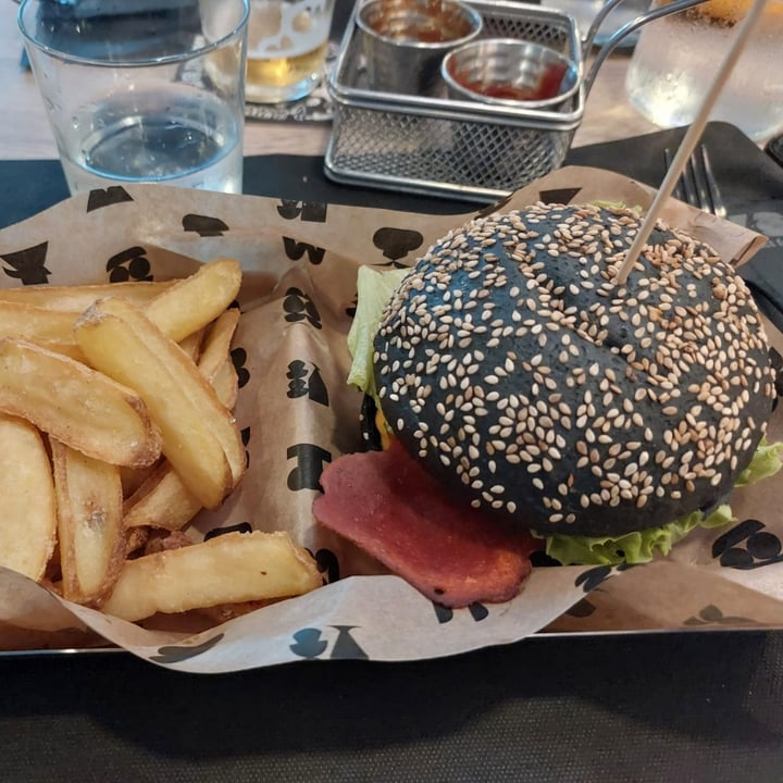 photo of Impact Food Smoked Burger Redefine shared by @federica1713 on  16 May 2023 - review