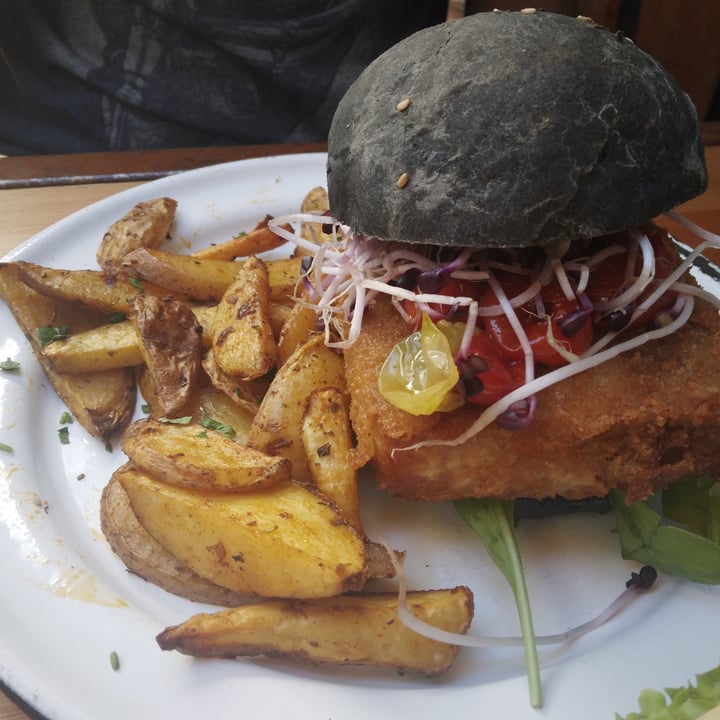 photo of SHIPIBO Bistro Amazonico Hamburguesa Jamata shared by @sabry-mv on  01 Apr 2023 - review