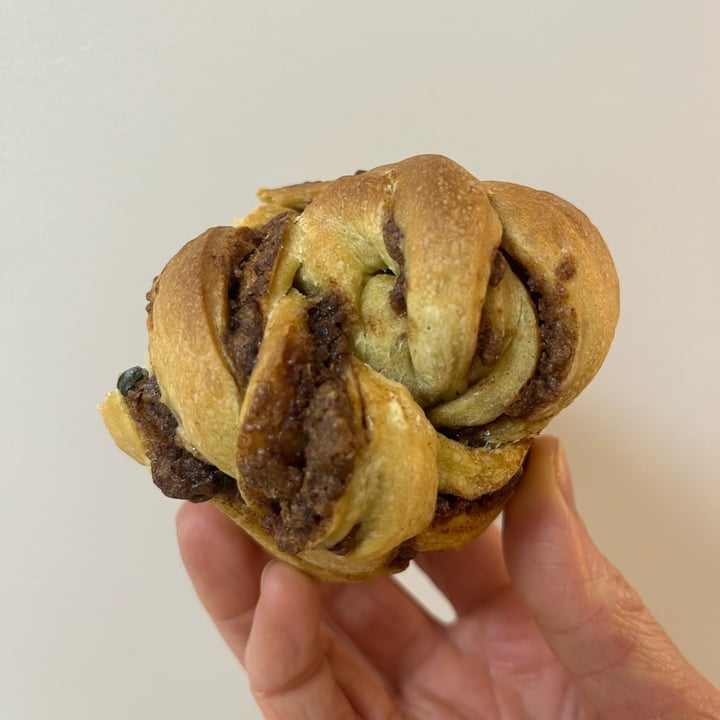 photo of Odete Bakery - padaria artesanal & pastelaria vegan Cinnamon Roll shared by @glicinee on  17 Jan 2023 - review