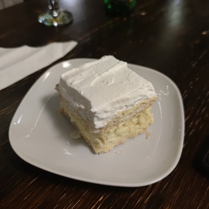 photo of Kozmosz Vegán Étterem cremeschnitte / krémes cake shared by @juliasuntinger on  30 Jan 2023 - review
