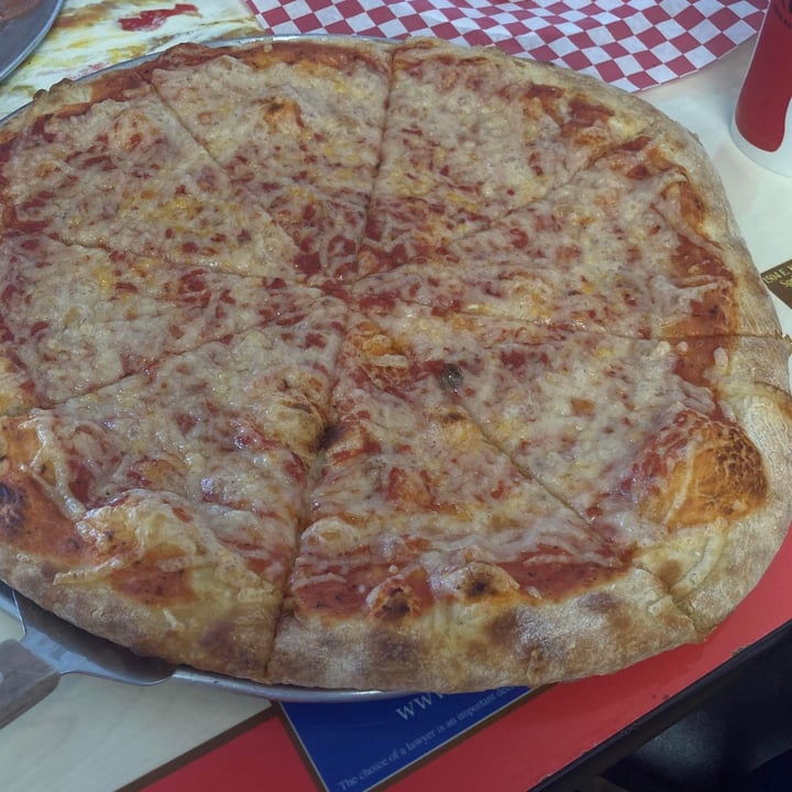 photo of The Big Slice Vegan Cheese Pizza shared by @maddysveganlife on  20 Jan 2023 - review
