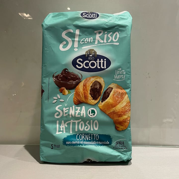 photo of Sì Con Riso Cornetto con crema al cioccolato e nocciole shared by @janma on  06 Apr 2023 - review