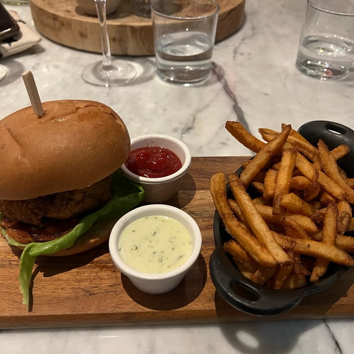 photo of LOV Breaded Mushroom Burger shared by @bpan01 on  28 Mar 2023 - review