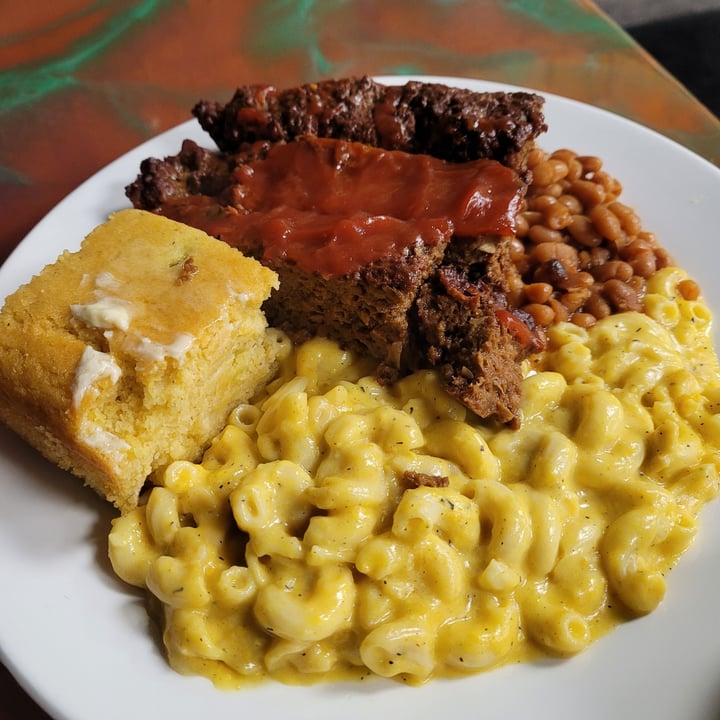 photo of Sunshine Vegan Eats, LLC. Vegan ribs, Mac N’ Cheese, Jalepeño Cornbread Muffin, And Potato Salad shared by @theveglife on  26 May 2023 - review