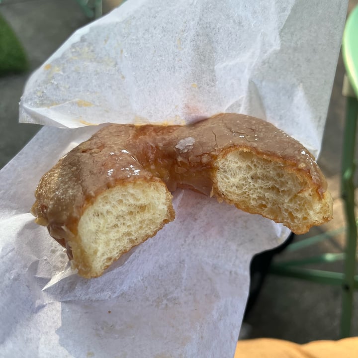 photo of Dun-Well Doughnuts Donuts shared by @beacossermelli on  28 May 2023 - review