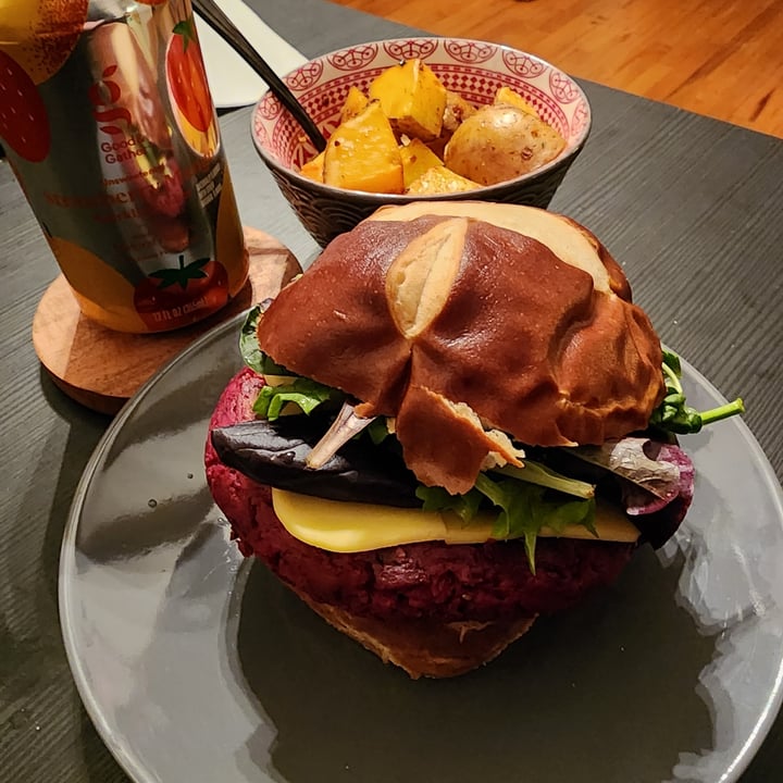 photo of Pretzilla Burger Buns shared by @phanthomas on  02 Mar 2023 - review