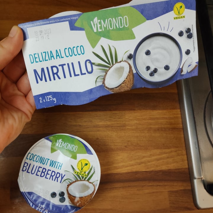 photo of Vemondo Yogurt cocco mirtillo shared by @chiaraforlani on  07 Jan 2023 - review