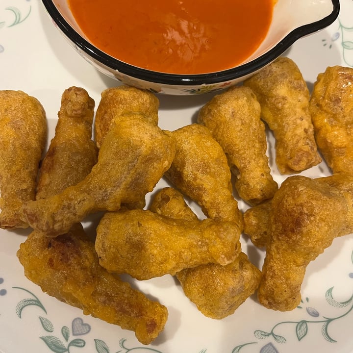 photo of Trader Joe's Buffalo Style Chickenless Wings shared by @dallasandsophie on  03 Apr 2023 - review