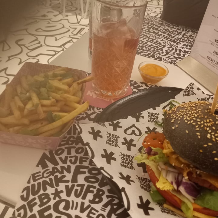photo of Vegan Junk Food Bar Mc Crueltyfree Burger shared by @soracat on  07 Jan 2023 - review