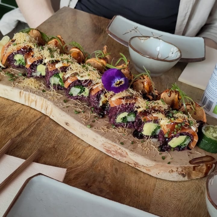 photo of Vegan Sushi Bar Flambé salmon roll shared by @maaikevanerp on  27 Mar 2023 - review