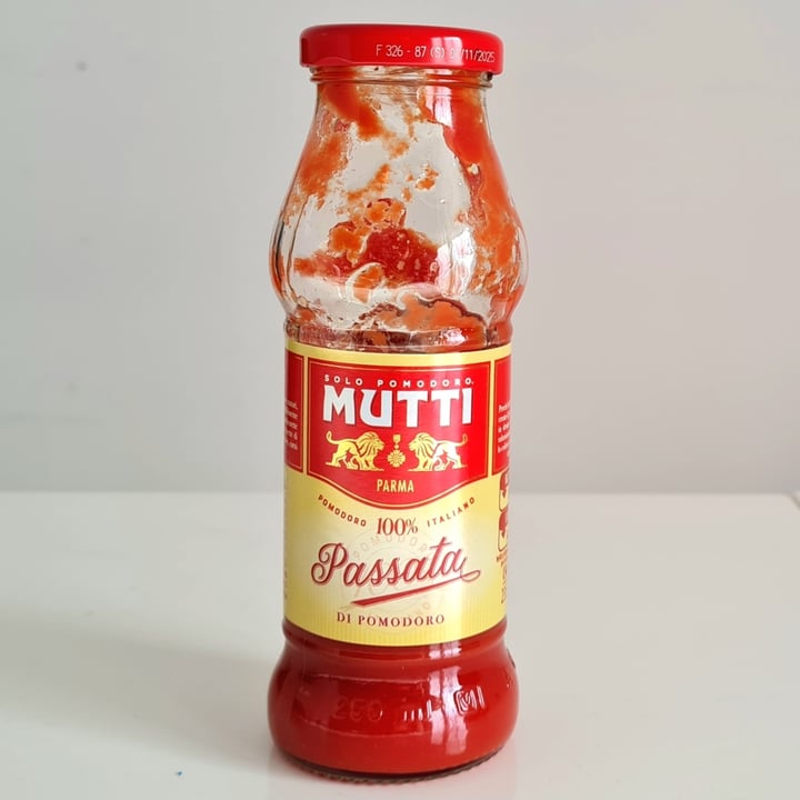 photo of Mutti Passata di pomodoro shared by @invariance on  22 Jan 2023 - review