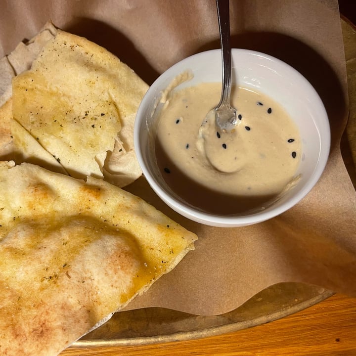 photo of Vivi Bistrot Hummus Con Pita Croccante shared by @loveg on  08 Jan 2023 - review