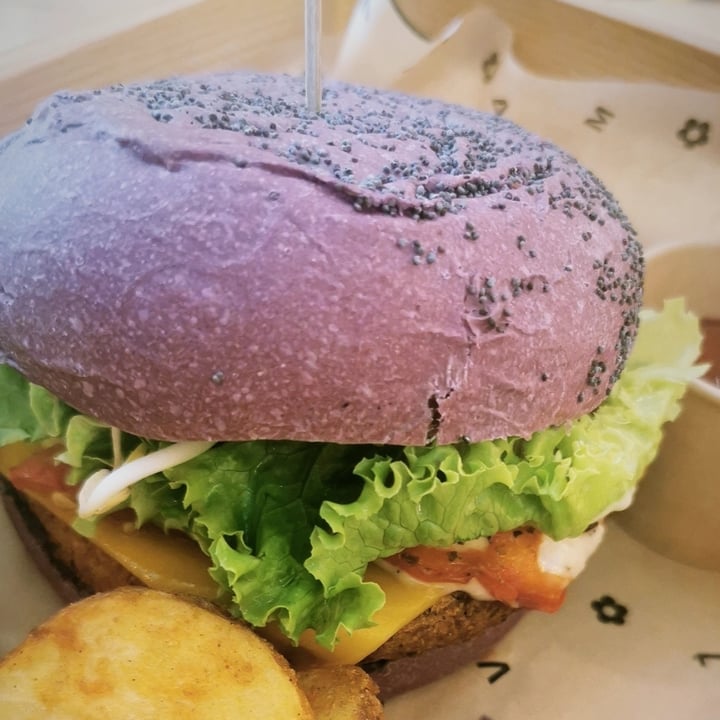 photo of Flower Burger Flower burger shared by @neushoorn on  17 Jul 2023 - review