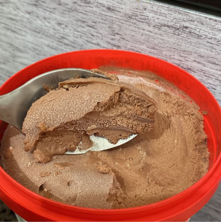 photo of Kibon  Chocolate com Pedaços De Avelã shared by @rachcavalle on  11 Apr 2023 - review