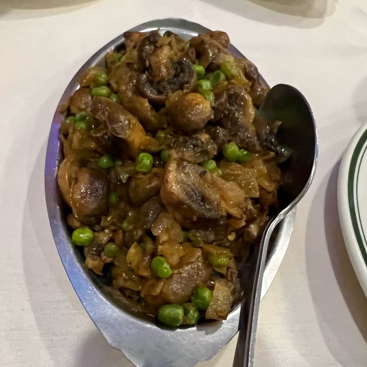 photo of Bombay Restaurant Cuisine of India Mushroom Matar shared by @dirtysnouts on  24 Jan 2023 - review