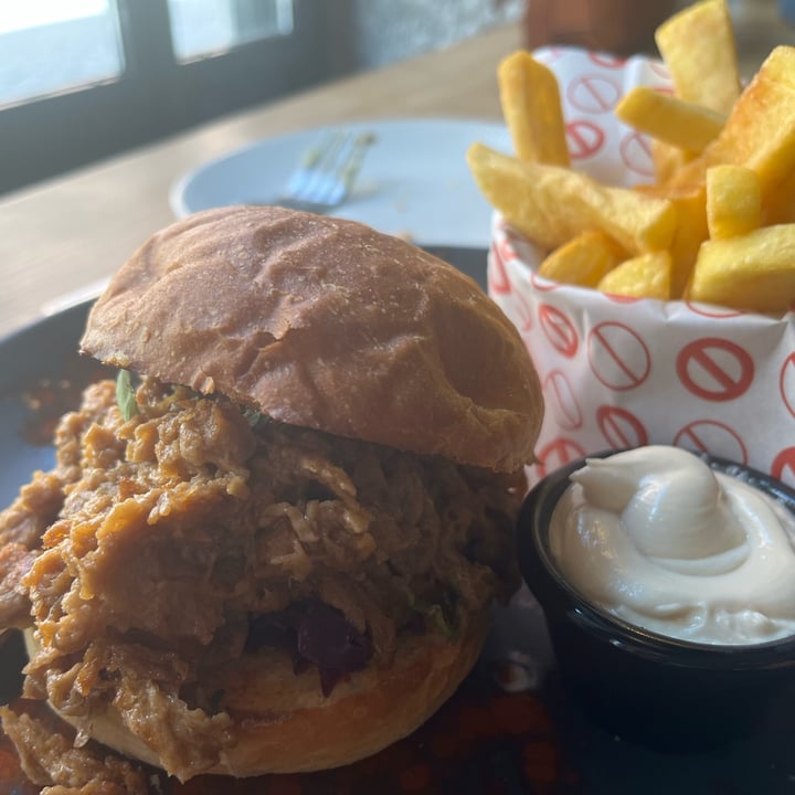 photo of Frutas Prohibidas BBQ Pulled Pork shared by @lauraynico on  03 Jun 2023 - review