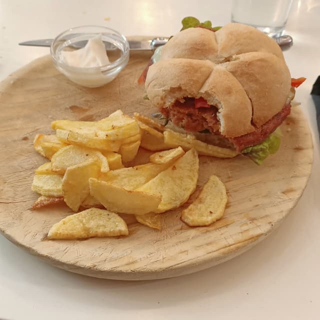 Photo of the dish “Hamburguesa de garbanzos”