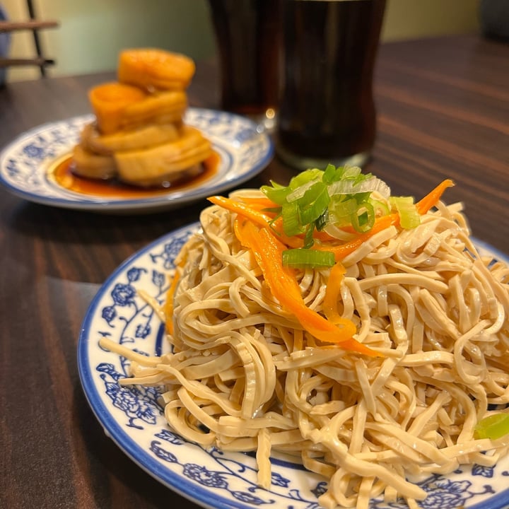 photo of The noodlemaker Tofu salad and pickled radish shared by @veninis on  20 Jan 2023 - review