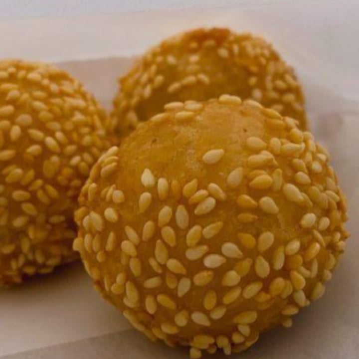 photo of Vegan Deadly Sins Sweet Sesame Balls shared by @mx-rogers on  16 Apr 2023 - review
