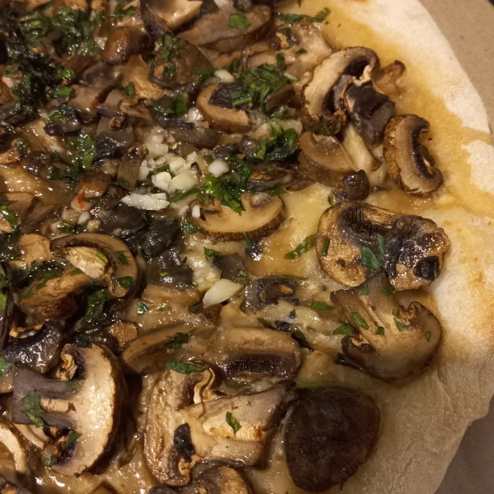 photo of Crisana Plant Based (Delivery y Take Away) Pizza Funghi shared by @daniconstelacion on  01 Apr 2023 - review