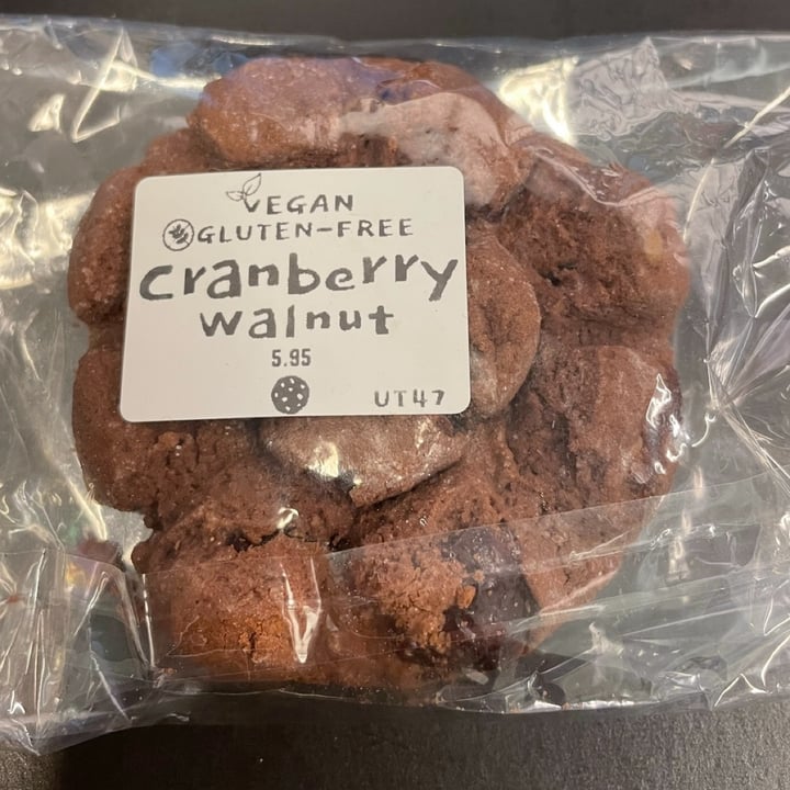 photo of UT47 Manhattan cranberry walnut cookie shared by @veganfoodcrazy on  15 Apr 2023 - review