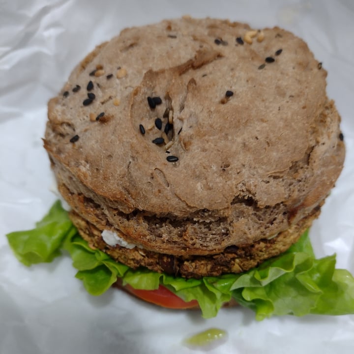 photo of Âme Gastronomia Funcional Burger Vegano De Grão De Bico shared by @estellakrausser on  30 Jun 2023 - review