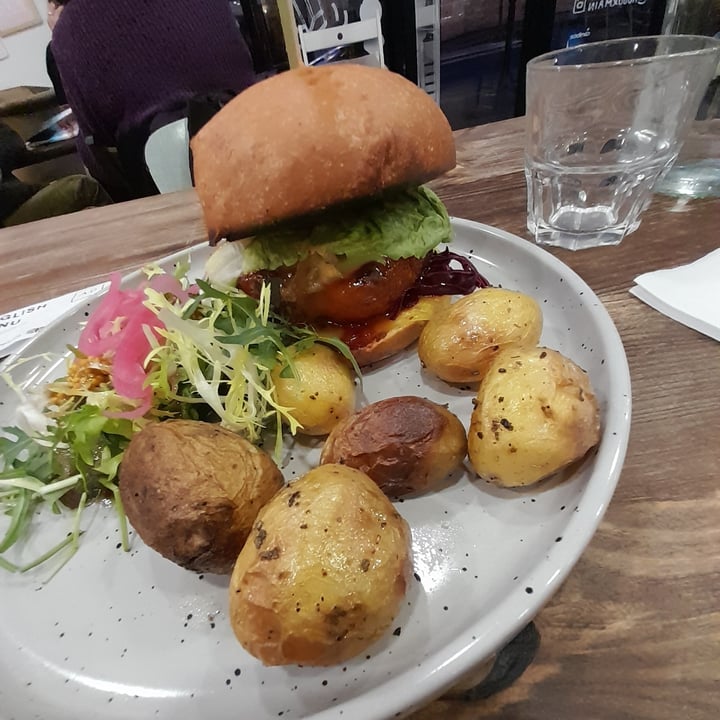 photo of Aujourd'hui Demain Cheesy Chiky Burger shared by @alice50 on  20 Jan 2023 - review